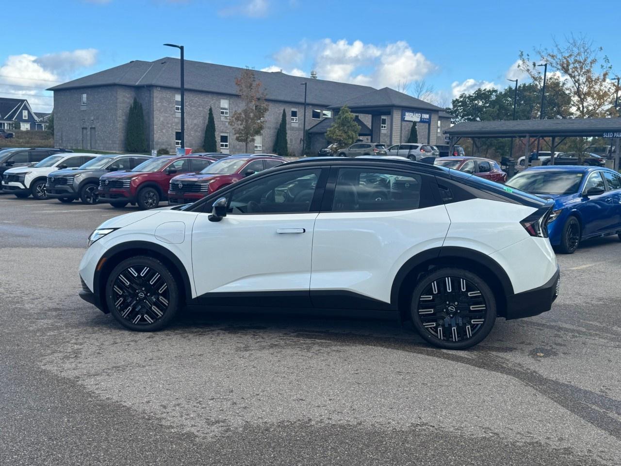 2027 Nissan Leaf PLATINUM  FWD Photo