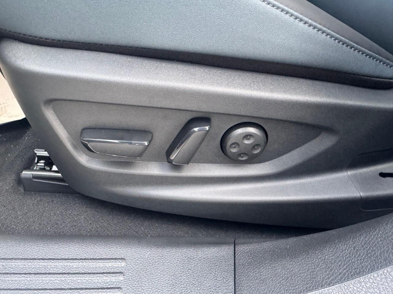 2027 Nissan Leaf PLATINUM  FWD Photo