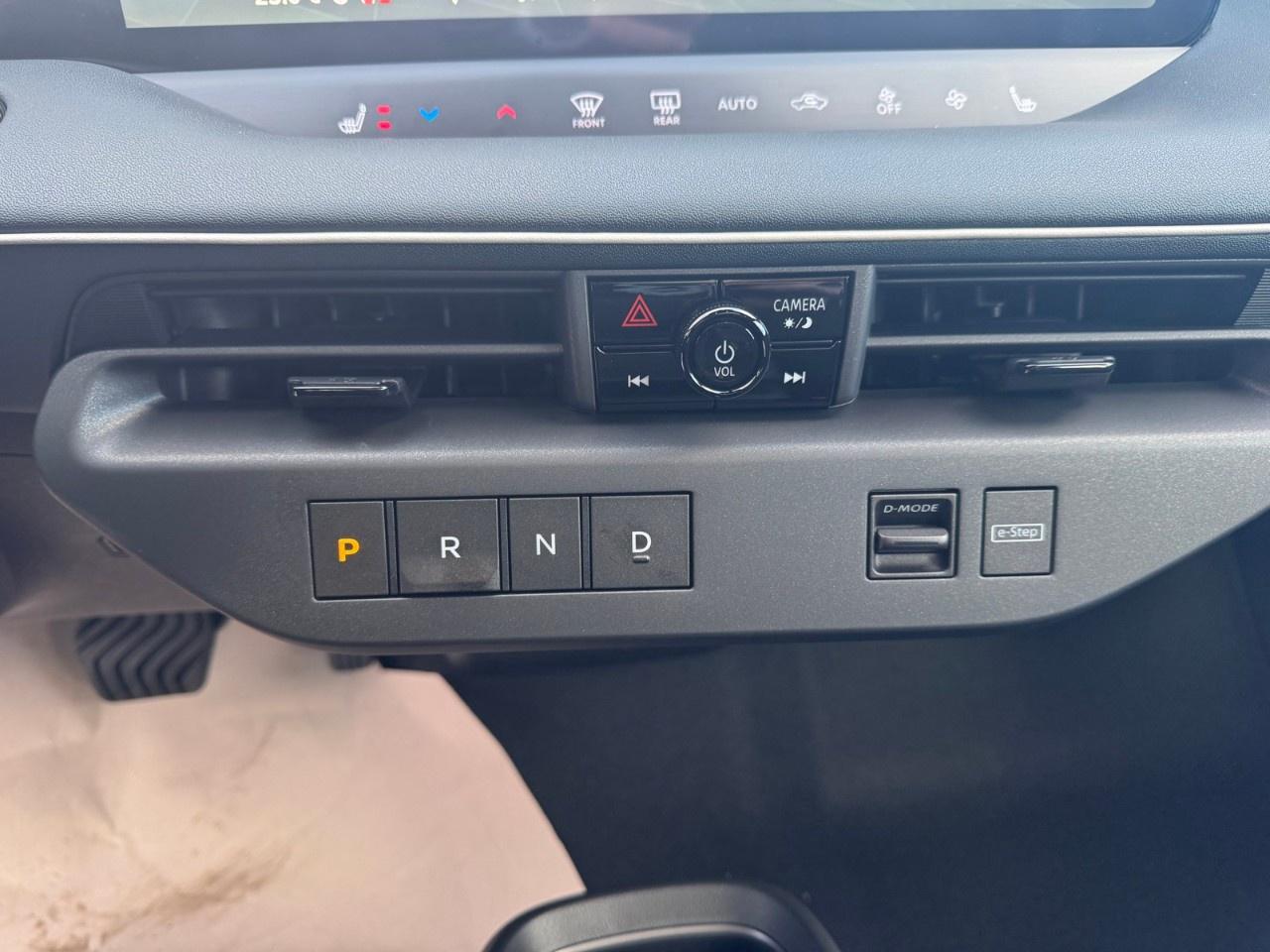 2027 Nissan Leaf PLATINUM  FWD Photo