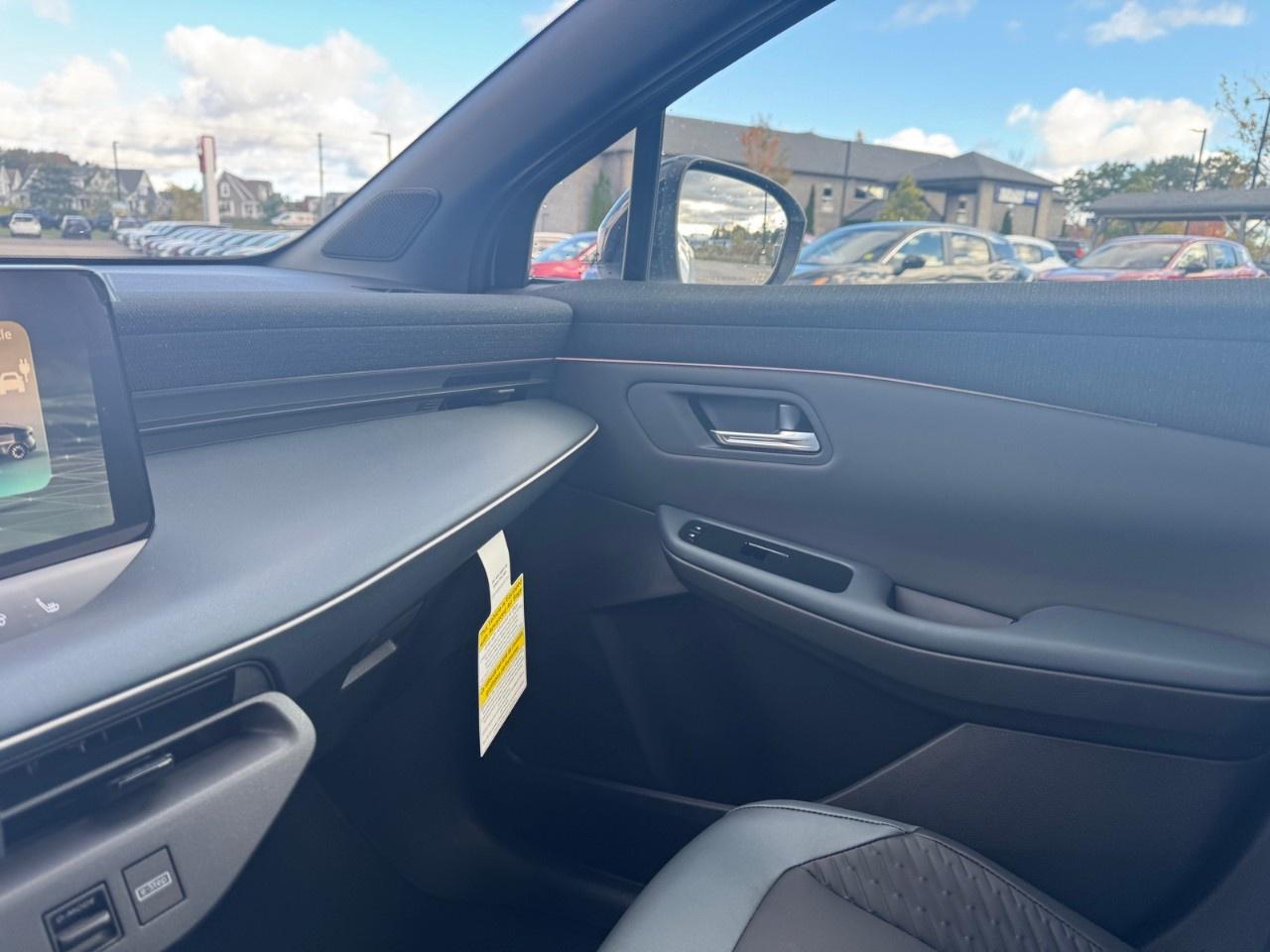 2027 Nissan Leaf PLATINUM  FWD Photo