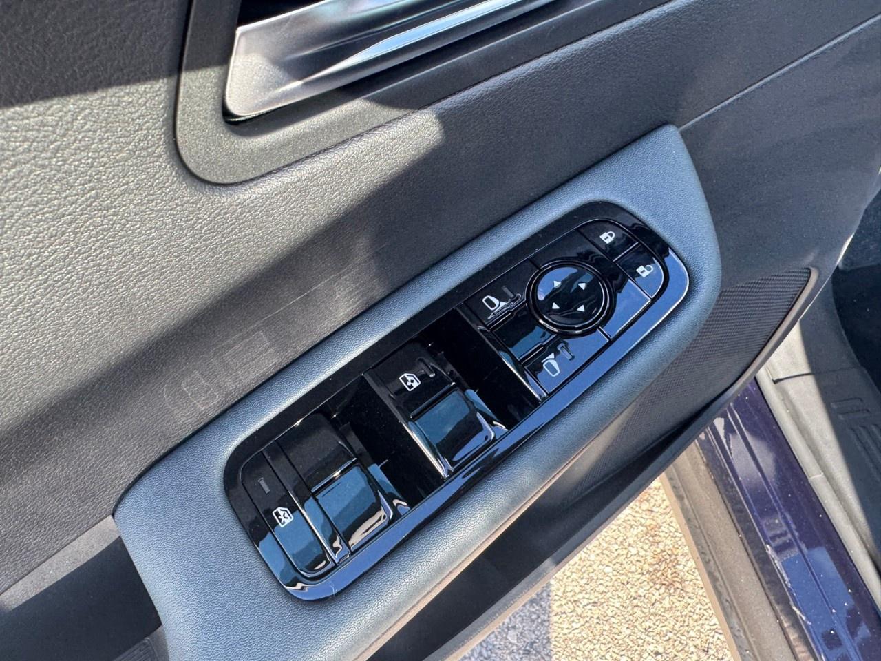 2027 Nissan Leaf S FWD Photo