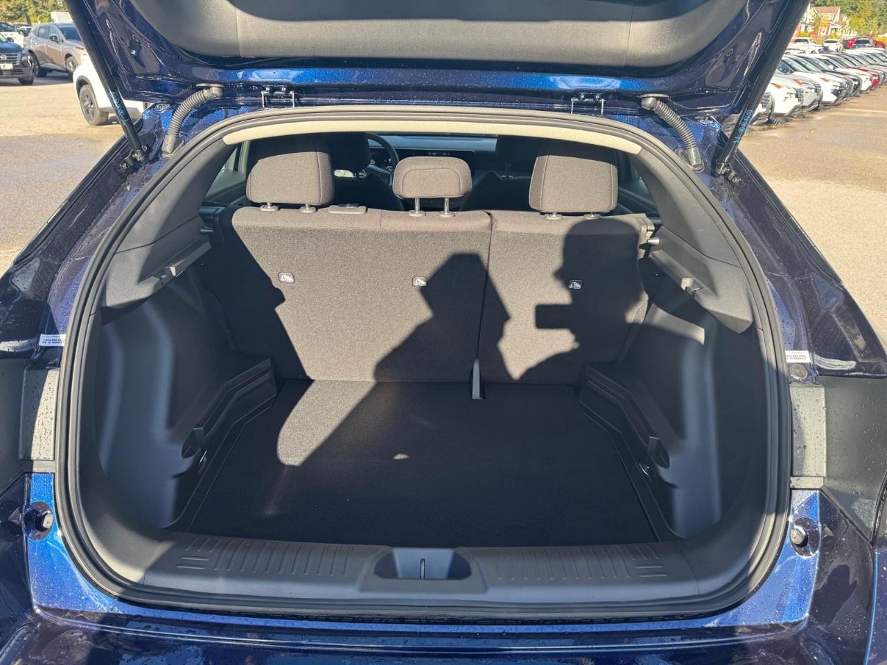 2027 Nissan Leaf S FWD Photo