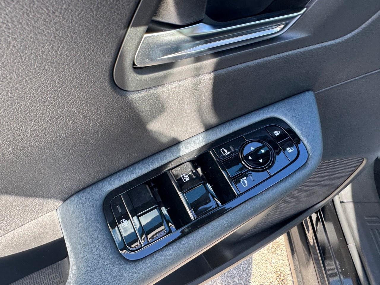 2027 Nissan Leaf S  FWD Photo