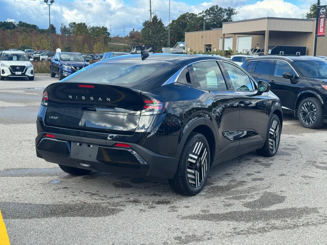 2027 Nissan Leaf SV  FWD Photo3
