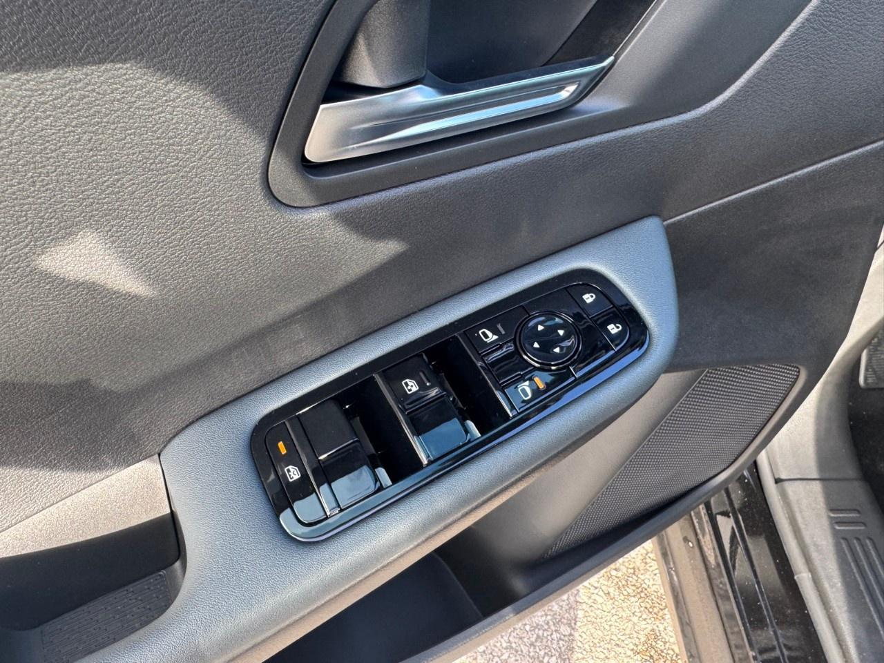 2027 Nissan Leaf SV  FWD Photo