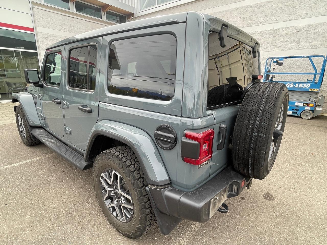 2024 Jeep Wrangler Sahara Photo2