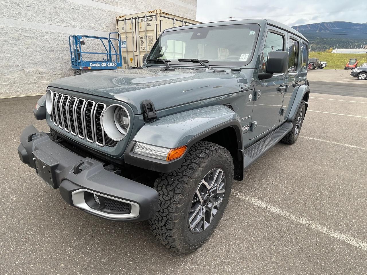 2024 Jeep Wrangler Sahara Photo0