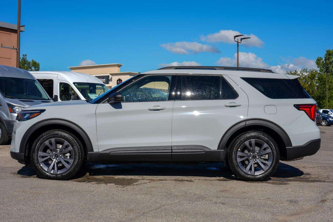 2027 Ford Explorer ACTIVE 4WD 2.3L PANO ROOF 6 PASSENGER LEATHER Photo