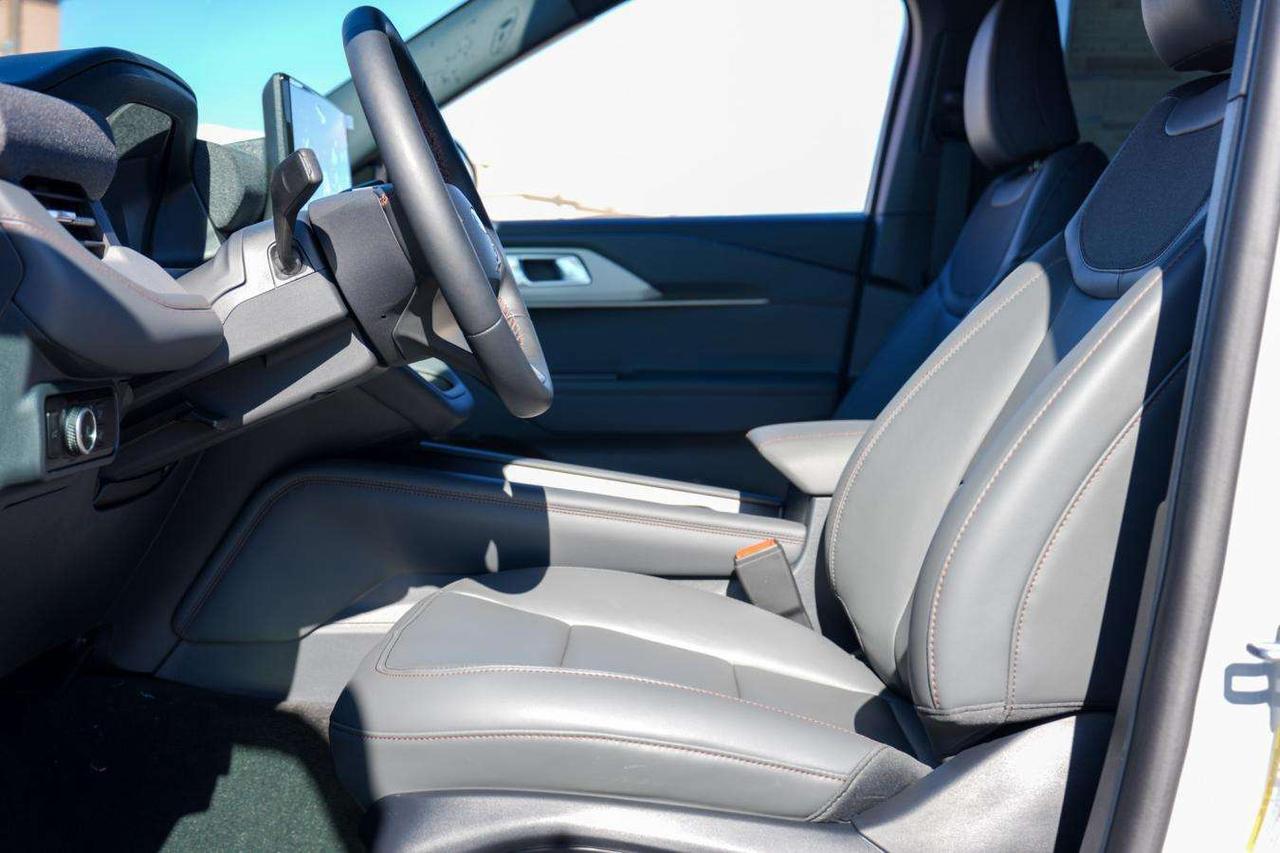 2027 Ford Explorer ACTIVE 4WD 2.3L PANO ROOF 6 PASSENGER LEATHER Photo