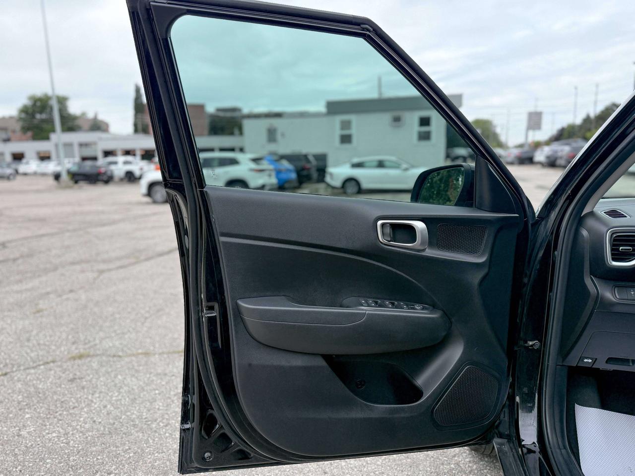 2022 Hyundai Venue Preferred | BLUETOOTH | BLIND SPOT | REMOTE START Photo