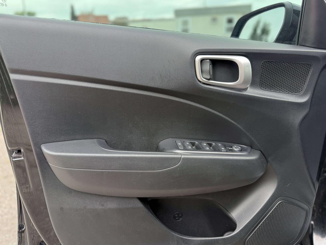 2022 Hyundai Venue Preferred | BLUETOOTH | BLIND SPOT | REMOTE START Photo