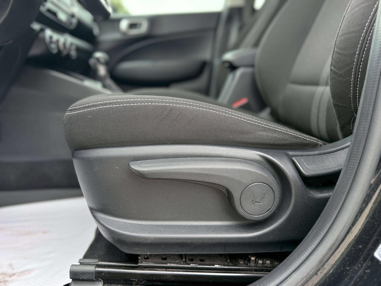 2022 Hyundai Venue Preferred | BLUETOOTH | BLIND SPOT | REMOTE START Photo