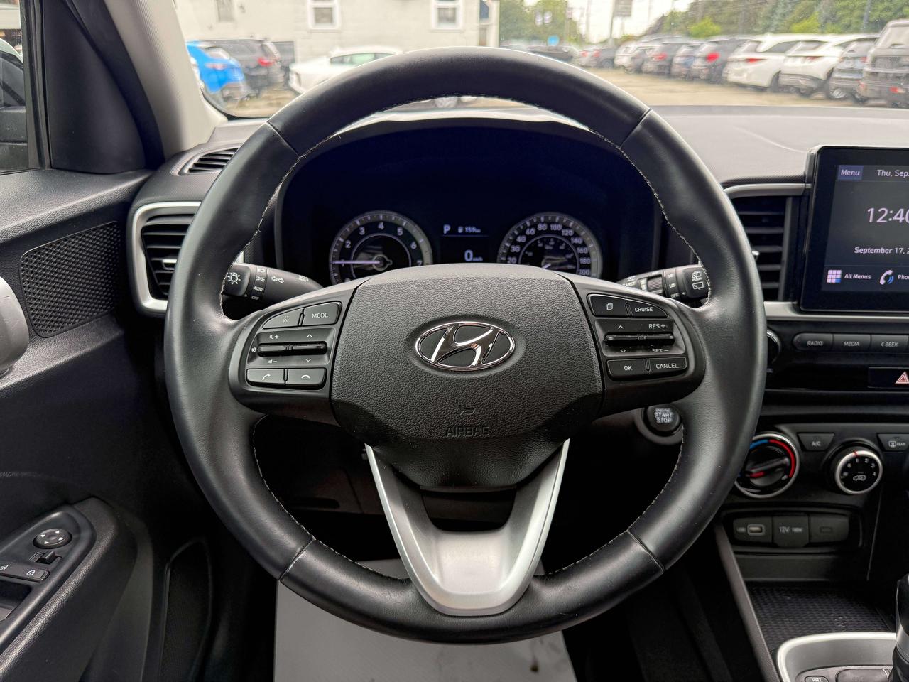 2022 Hyundai Venue Preferred | BLUETOOTH | BLIND SPOT | REMOTE START Photo