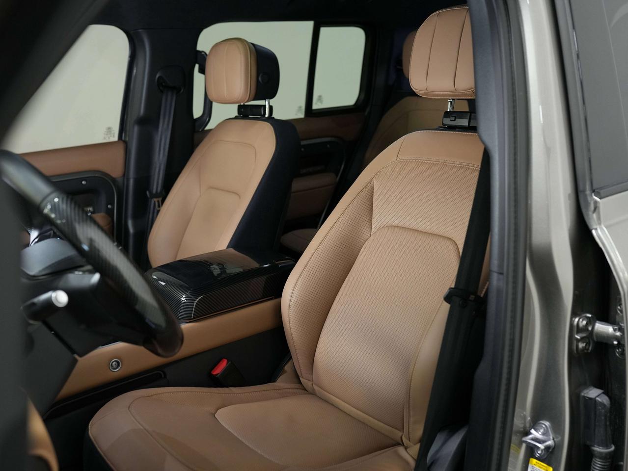 2025 Land Rover Defender X | P400 | 130 | 7 PASS | 22 IN Photo