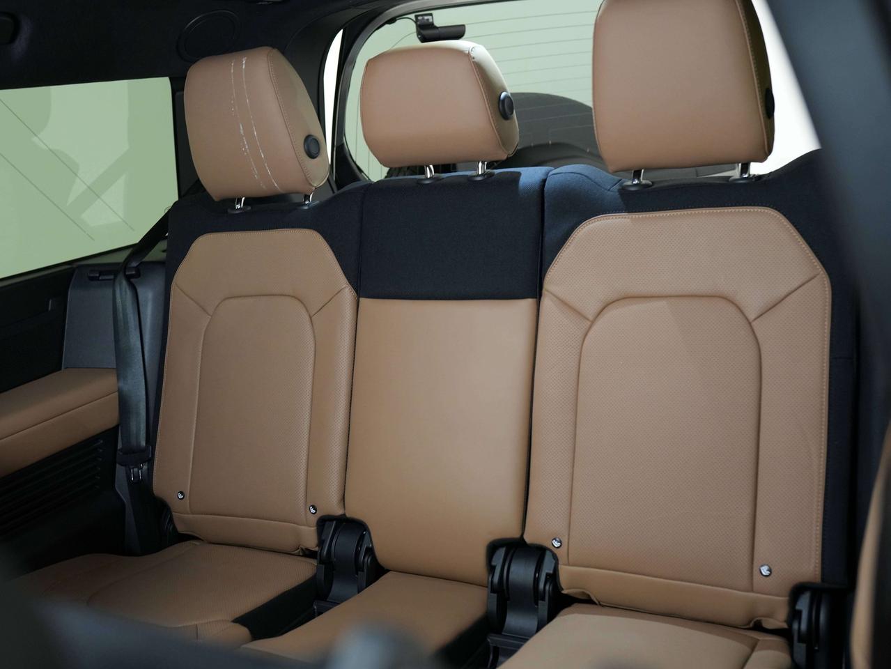 2025 Land Rover Defender X | P400 | 130 | 7 PASS | 22 IN Photo