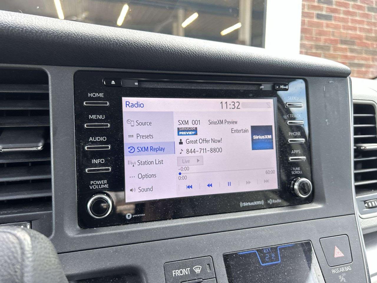 2018 Toyota Sienna LE | 8-PASS |HTD SEATS | CARPLAY | ALLOYS | CRUISE Photo4