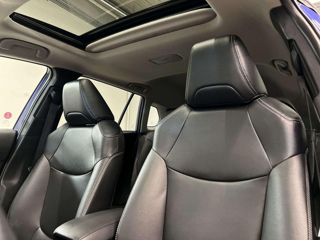 2022 Toyota Corolla Cross XLE AWD | LOW KMS! |HTD LEATHER |SUNROOF |CARPLAY Photo