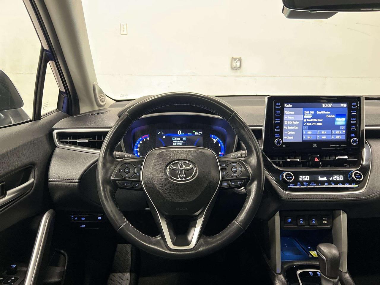 2022 Toyota Corolla Cross XLE AWD | LOW KMS! |HTD LEATHER |SUNROOF |CARPLAY Photo
