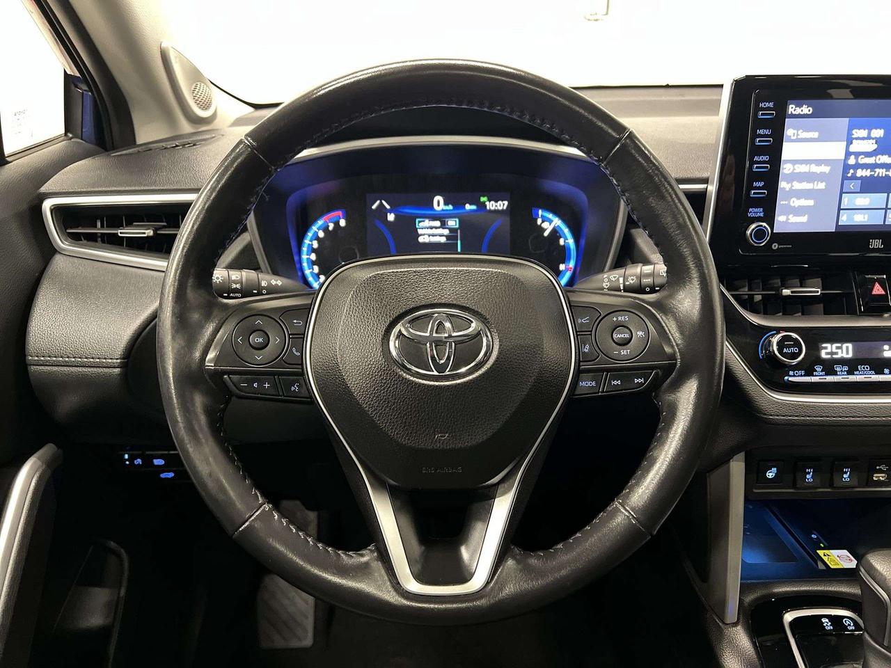 2022 Toyota Corolla Cross XLE AWD | LOW KMS! |HTD LEATHER |SUNROOF |CARPLAY Photo
