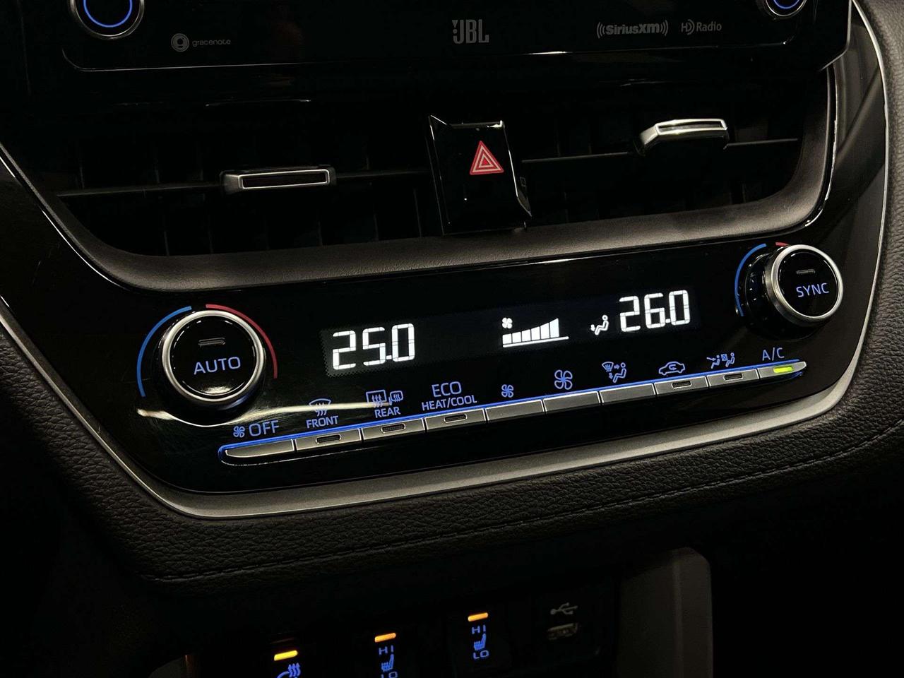 2022 Toyota Corolla Cross XLE AWD | LOW KMS! |HTD LEATHER |SUNROOF |CARPLAY Photo