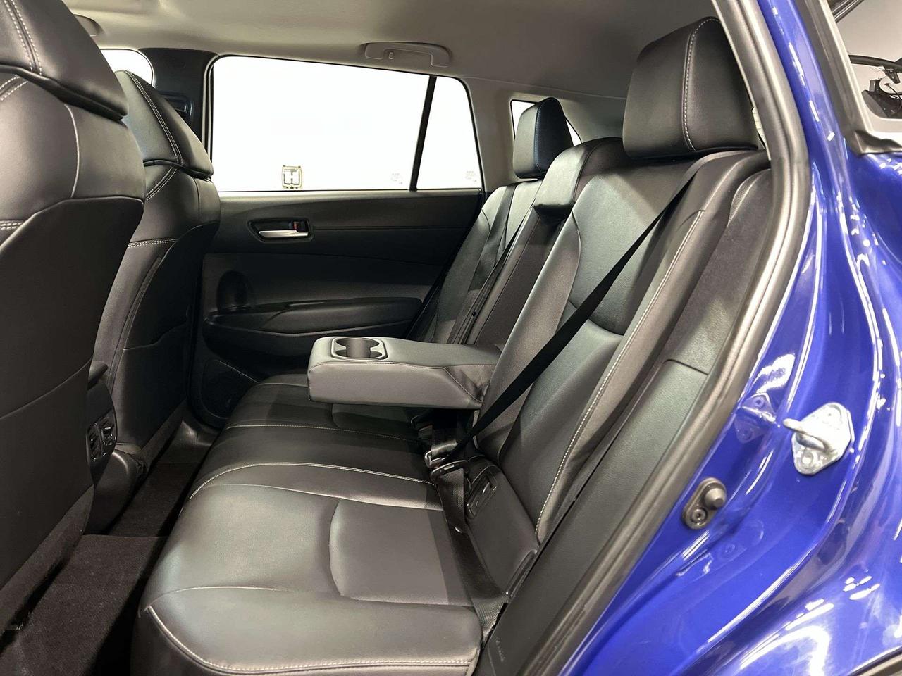 2022 Toyota Corolla Cross XLE AWD | LOW KMS! |HTD LEATHER |SUNROOF |CARPLAY Photo