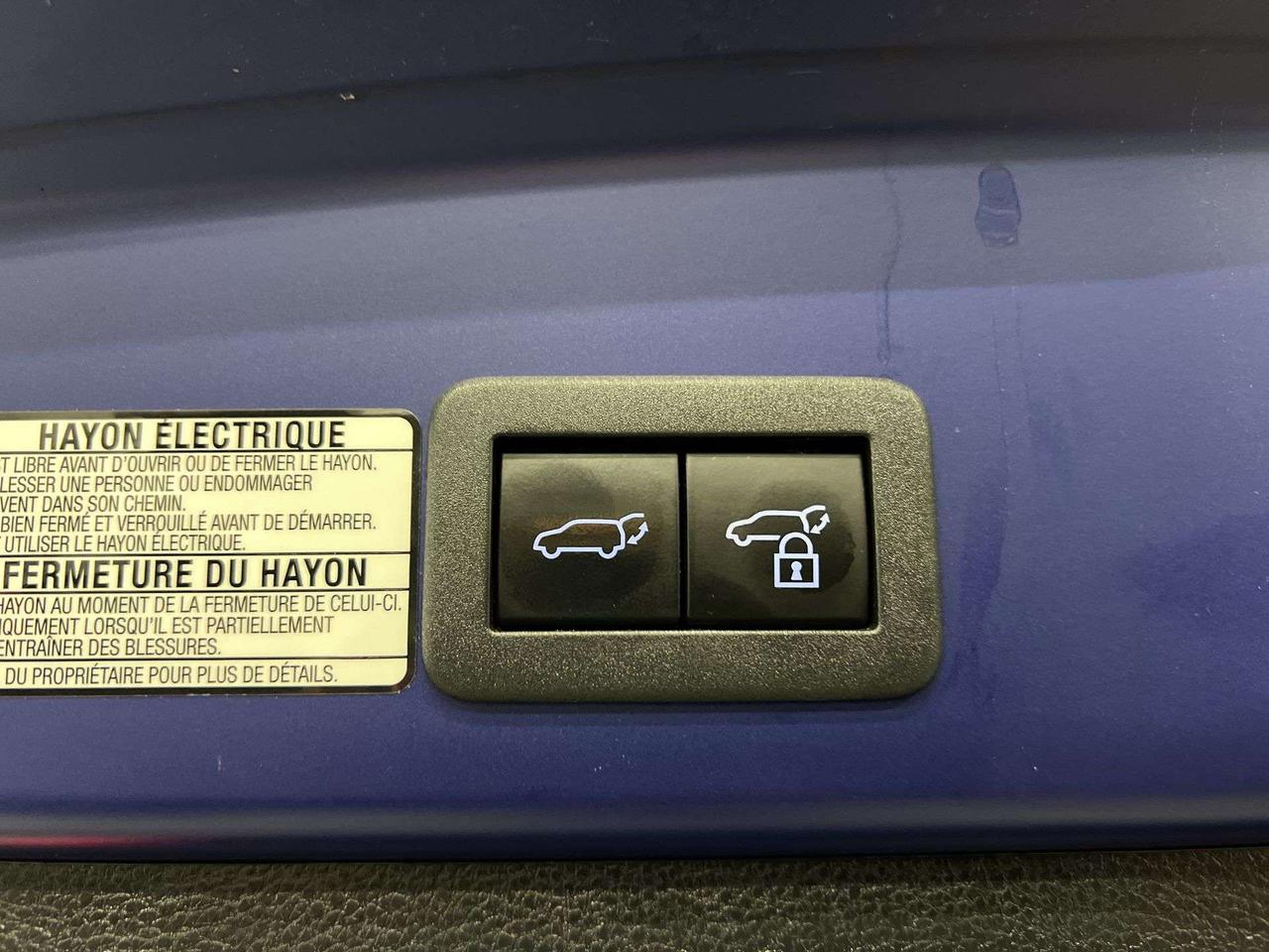 2022 Toyota Corolla Cross XLE AWD | LOW KMS! |HTD LEATHER |SUNROOF |CARPLAY Photo