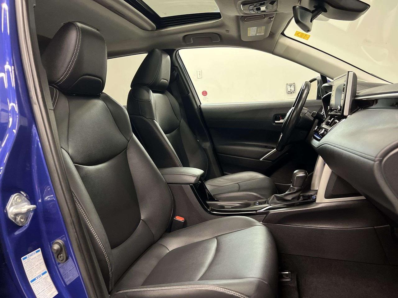 2022 Toyota Corolla Cross XLE AWD | LOW KMS! |HTD LEATHER |SUNROOF |CARPLAY Photo