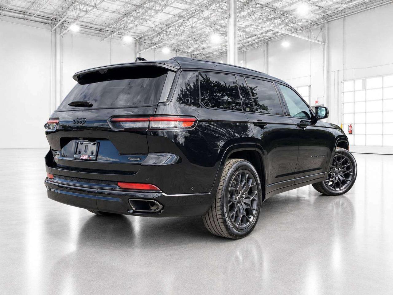 2023 Jeep Grand Cherokee Summit Reserve High Altitude | Adv Protech | 4X4 Photo4