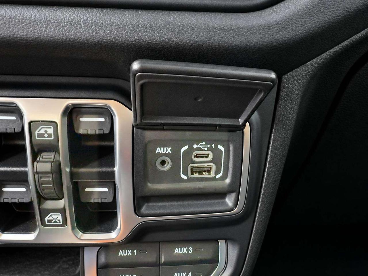2024 Jeep Wrangler Sahara | Leather | 12.3" NAV | Alpine | Tow | 4X4 Photo