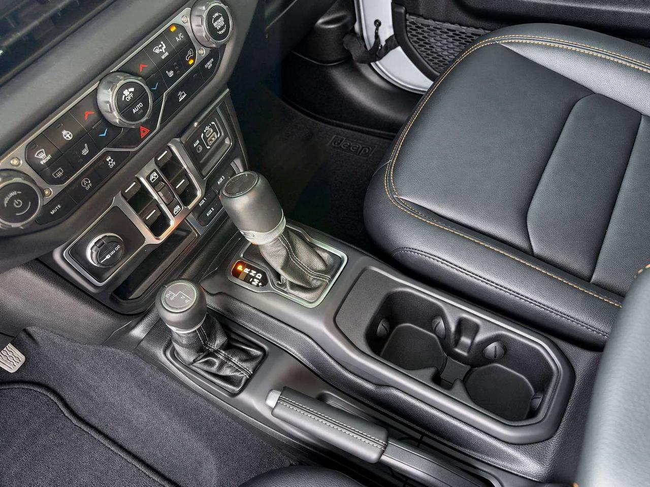 2024 Jeep Wrangler Sahara | Leather | 12.3" NAV | Alpine | Tow | 4X4 Photo