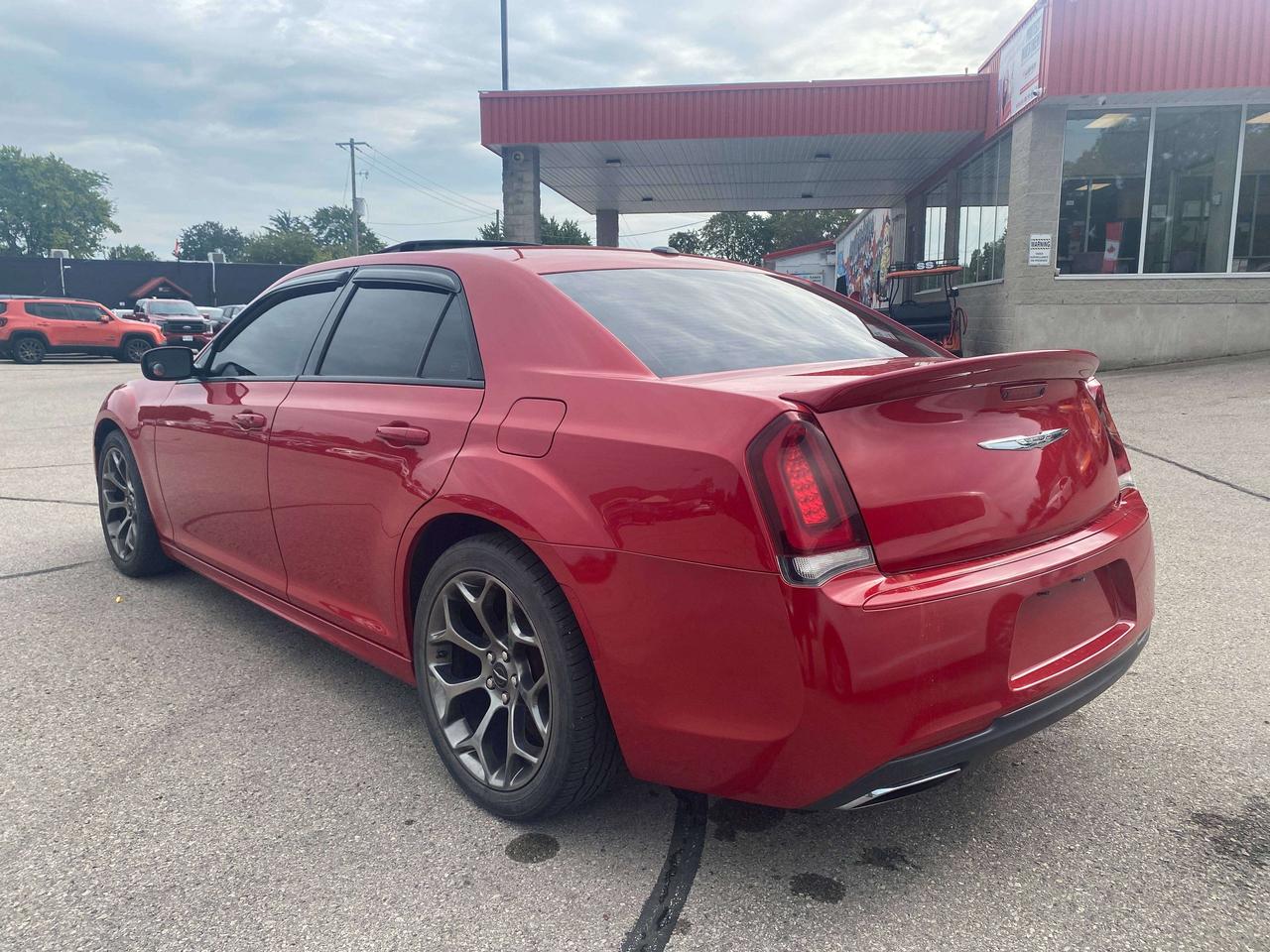 2017 Chrysler 300 S, RWD, SUNROOF, REMOTE START, CLEAN CARFAX! - Photo #6