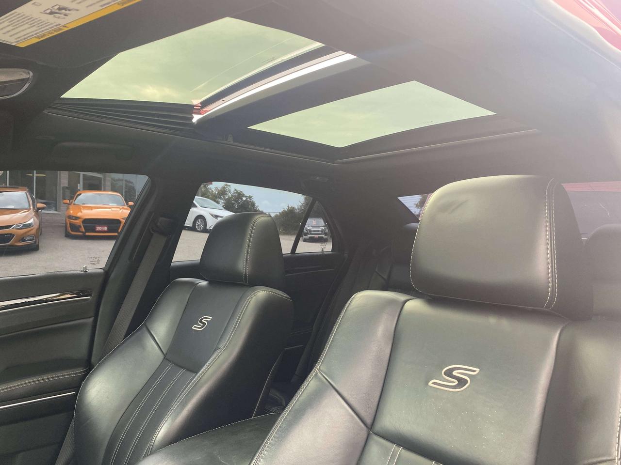 2017 Chrysler 300 S, RWD, SUNROOF, REMOTE START, CLEAN CARFAX! - Photo #18