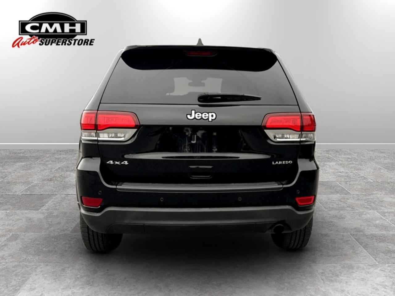 2020 Jeep Grand Cherokee Laredo  **LOW MILEAGE** Photo