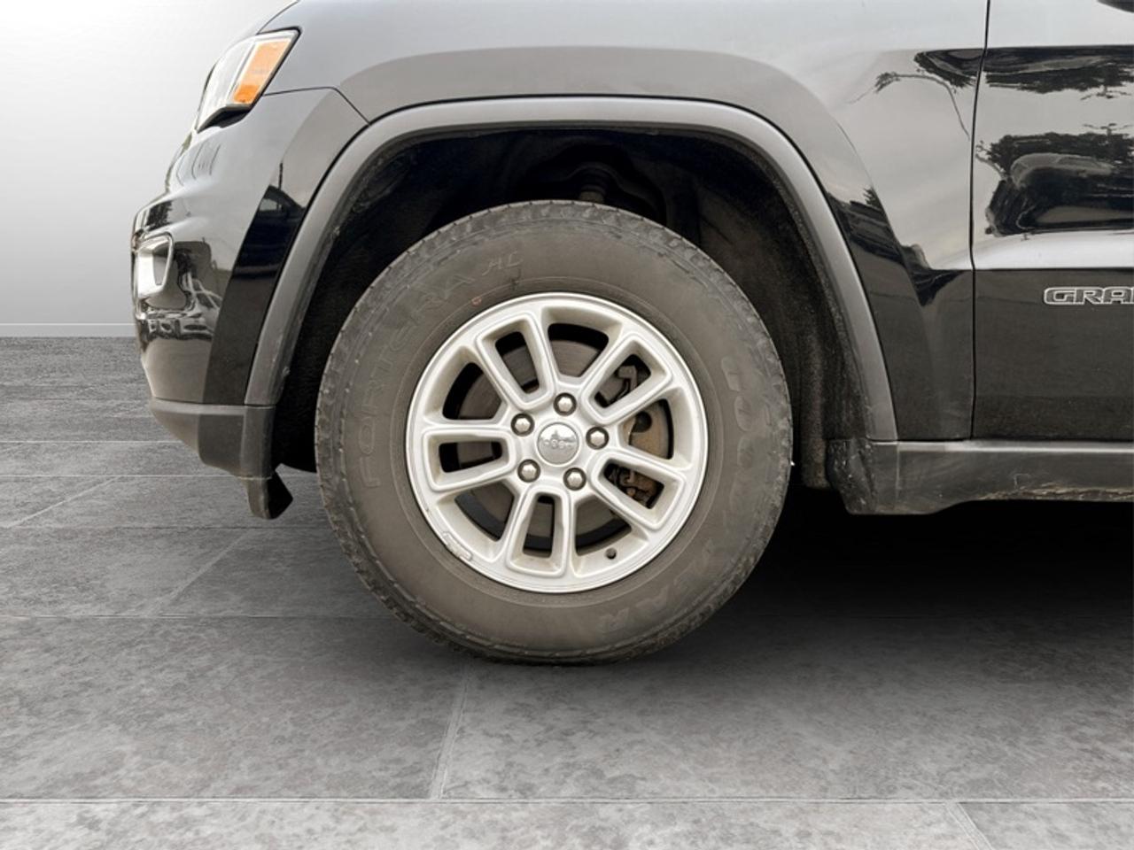 2020 Jeep Grand Cherokee Laredo  **LOW MILEAGE** Photo