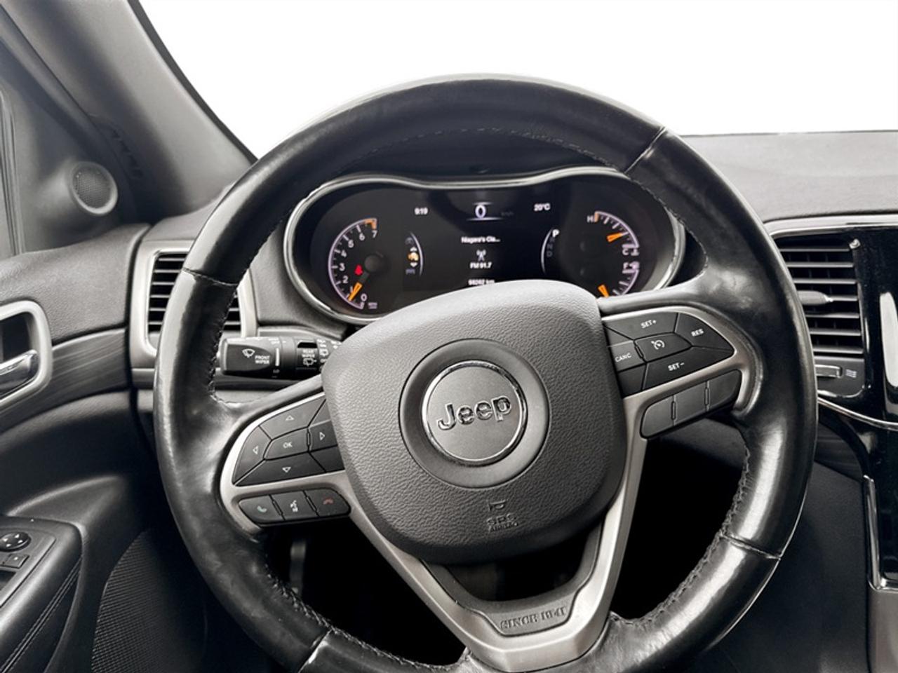 2020 Jeep Grand Cherokee Laredo  **LOW MILEAGE** Photo