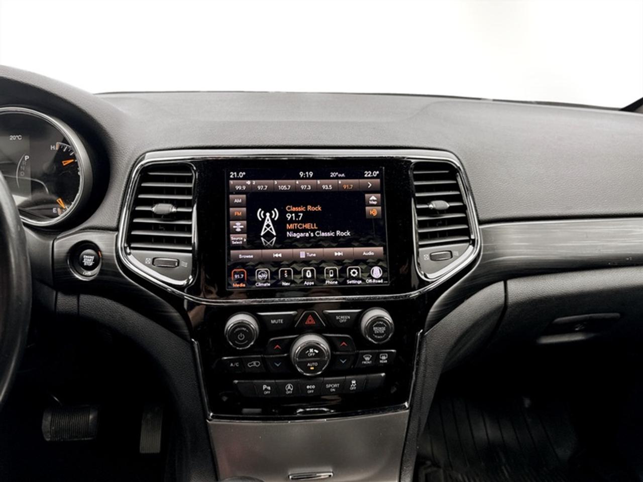 2020 Jeep Grand Cherokee Laredo  **LOW MILEAGE** Photo