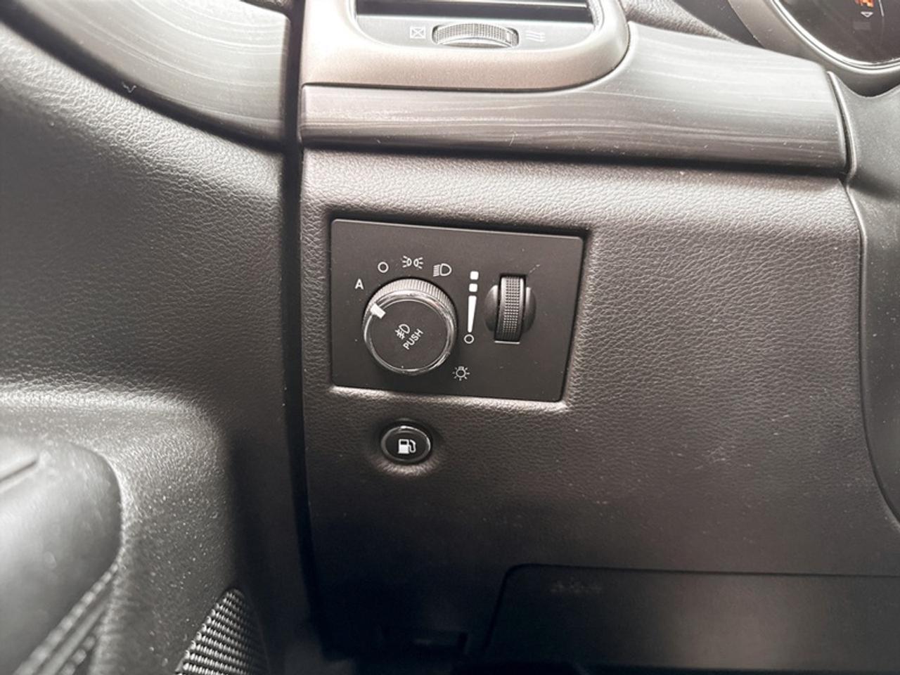 2020 Jeep Grand Cherokee Laredo  **LOW MILEAGE** Photo