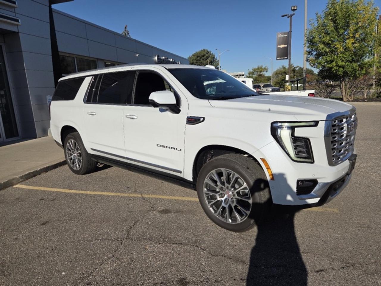 2026 GMC Yukon XL Denali   6.2L V8 | PANORAMIC SUNROOF | POWER STEPS | 22" WHEELS | MAGNETIC RIDE CONTROL Photo2
