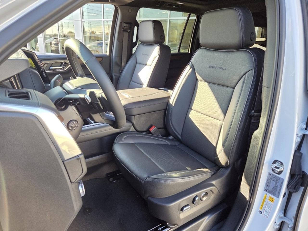 2026 GMC Yukon XL Denali   6.2L V8 | PANORAMIC SUNROOF | POWER STEPS | 22" WHEELS | MAGNETIC RIDE CONTROL Photo