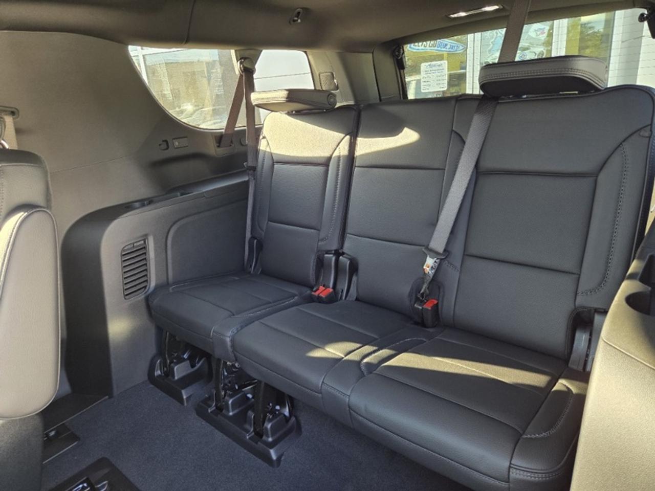 2026 GMC Yukon XL Denali   6.2L V8 | PANORAMIC SUNROOF | POWER STEPS | 22" WHEELS | MAGNETIC RIDE CONTROL Photo