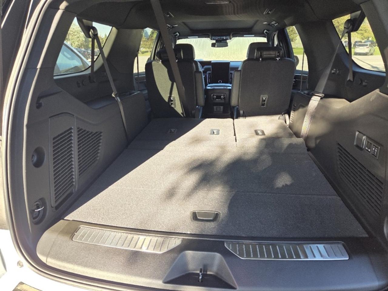 2026 GMC Yukon XL Denali   6.2L V8 | PANORAMIC SUNROOF | POWER STEPS | 22" WHEELS | MAGNETIC RIDE CONTROL Photo