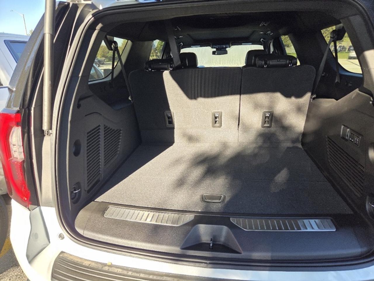 2026 GMC Yukon XL Denali   6.2L V8 | PANORAMIC SUNROOF | POWER STEPS | 22" WHEELS | MAGNETIC RIDE CONTROL Photo