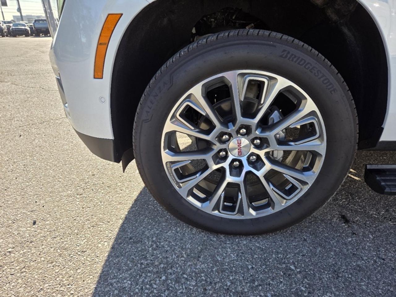 2026 GMC Yukon XL Denali   6.2L V8 | PANORAMIC SUNROOF | POWER STEPS | 22" WHEELS | MAGNETIC RIDE CONTROL Photo