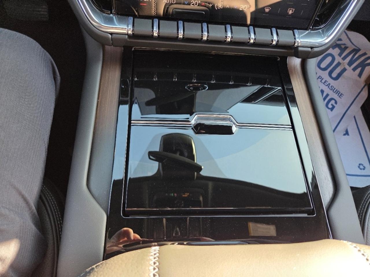 2026 GMC Yukon XL Denali   6.2L V8 | PANORAMIC SUNROOF | POWER STEPS | 22" WHEELS | MAGNETIC RIDE CONTROL Photo