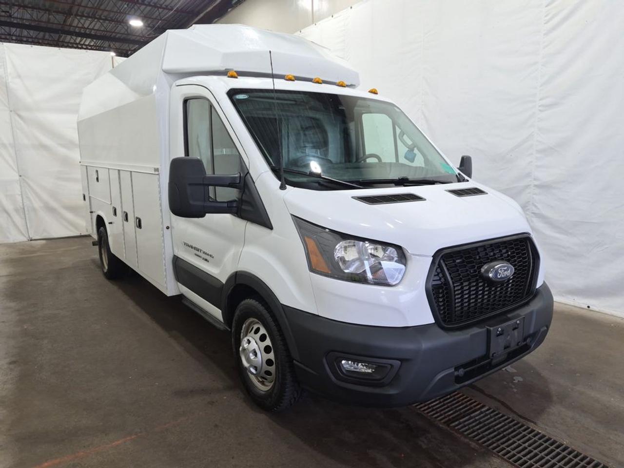 2023 Ford Transit Cutaway BASE Photo1