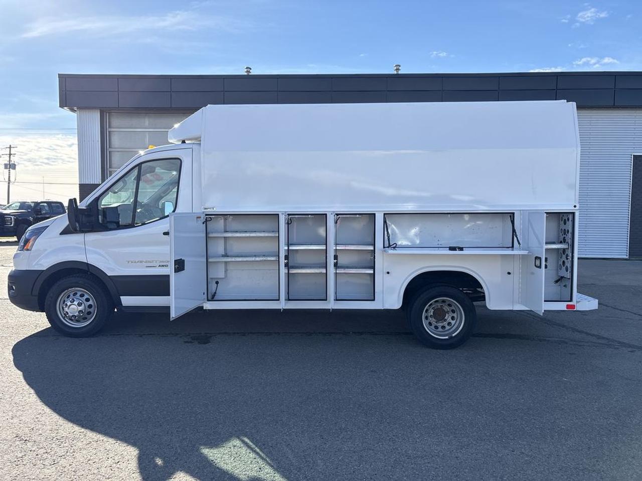 2023 Ford Transit Cutaway BASE Photo4