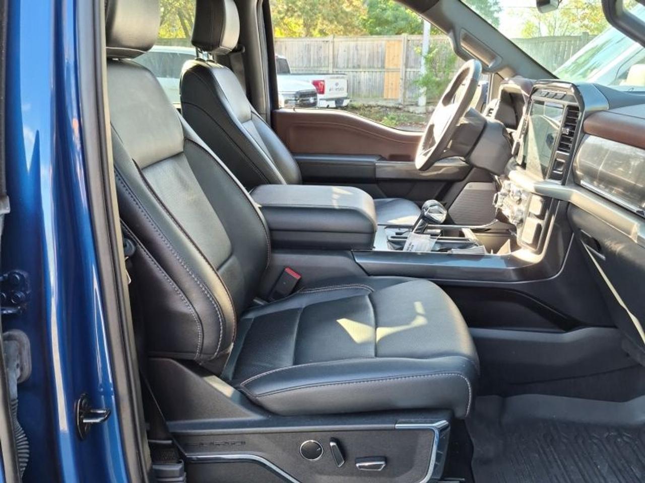 2023 Ford F-150 Lariat Photo2