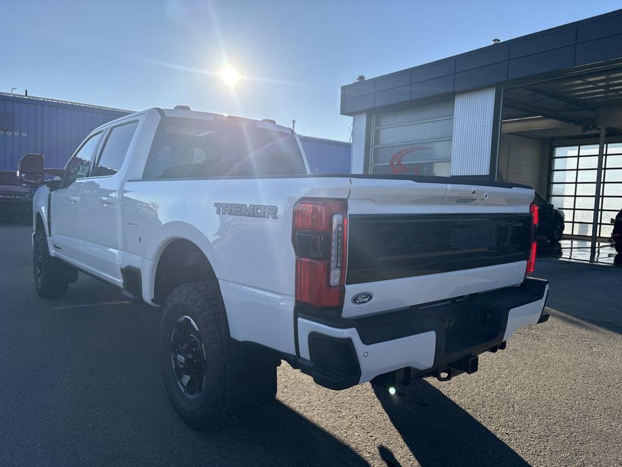 2027 Ford F-350 Super Duty SRW PLATINUM 6.8' Box 713A Photo4