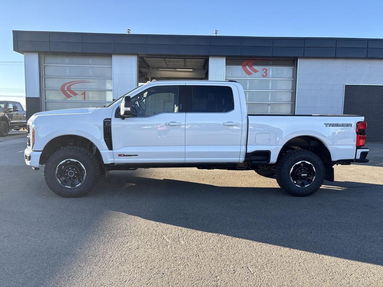 2027 Ford F-350 Super Duty SRW PLATINUM 6.8' Box 713A Photo3