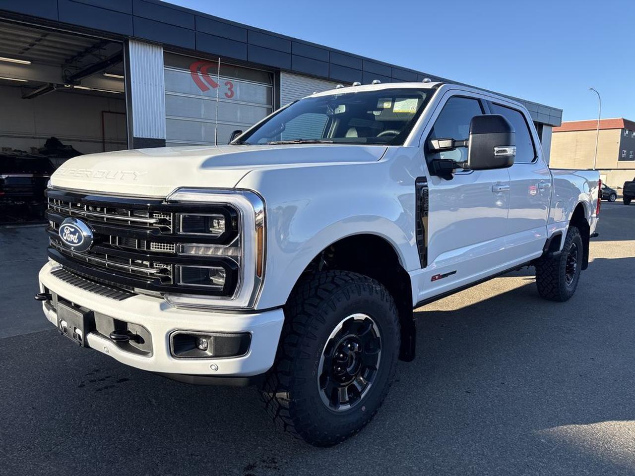 2027 Ford F-350 Super Duty SRW PLATINUM 6.8' Box 713A Photo1